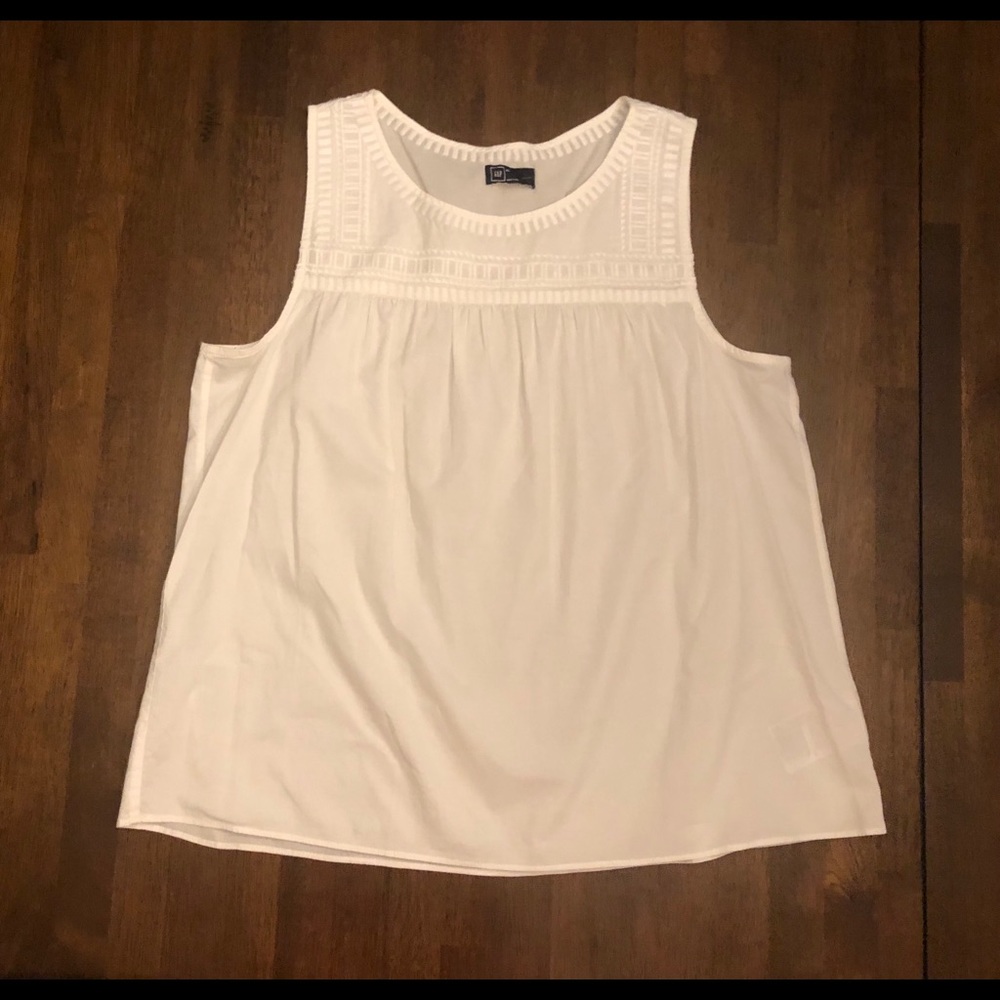 🕊 Simple White Tank Blouse 🕊